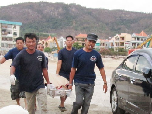 Nổ súng bắn bảo vệ sau khi giết người cướp ôtô Đưa xác Chỉ huy trưởng công trường kỹ sư Lê Văn Chương đi khám nghiệm pháp y