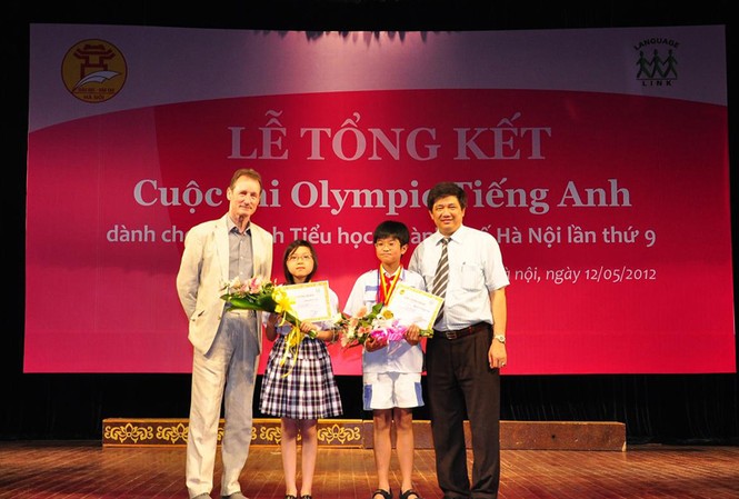 Sở GD&ĐT trao giải cuộc thi Olympic Tiếnh Anh Sở GD&ĐT trao giải cuộc thi Olympic Tiếnh Anh