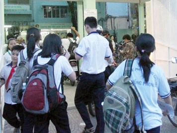 Học sinh chuyên đi học thêm... môn chuyên Học sinh chuyên đi học thêm... môn chuyên