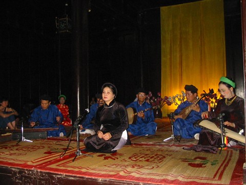 Trả lại tiếng thơm cho con đò ca Huế Trả lại tiếng thơm cho con đò ca Huế