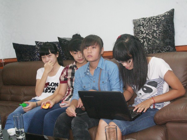 Phụ huynh đồng ý để con bị đánh? Các học sinh có mặt tại nhà ông Nguyễn Minh Tuấn đều xác nhận đã từng
bị đánh