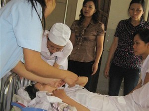 Côn đồ tấn công bác sỹ Côn đồ tấn công bác sỹ