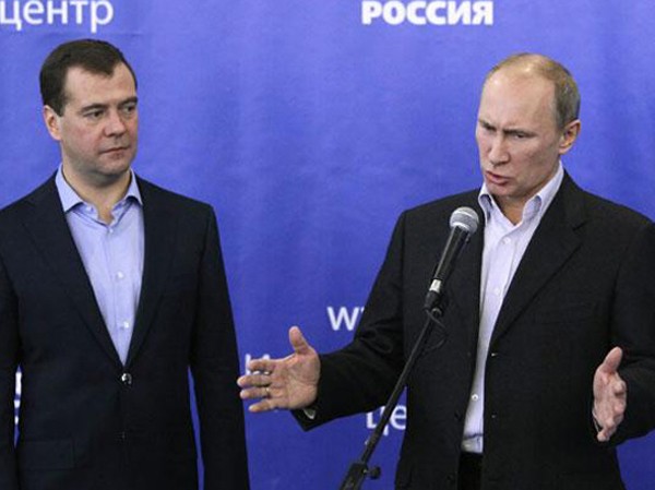 Nga: Tỷ lệ ủng hộ đảng cầm quyền giảm Tổng thống Dmitry Medvedev và Thủ tướng Vladimir Putin được dự đoán năm tới đổi vai cho nhau