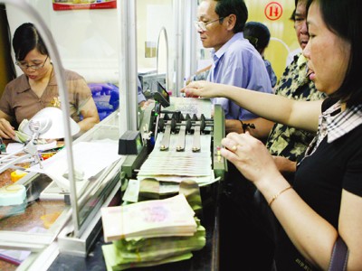 Chưa xử lý được nợ xấu, lại đua lãi suất Chưa xử lý được nợ xấu, lại đua lãi suất