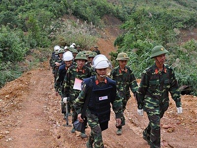 Bộ tư lệnh Quân khu 1 khởi công dự án rà phá bom mìn Bộ tư lệnh Quân khu 1 khởi công dự án rà phá bom mìn