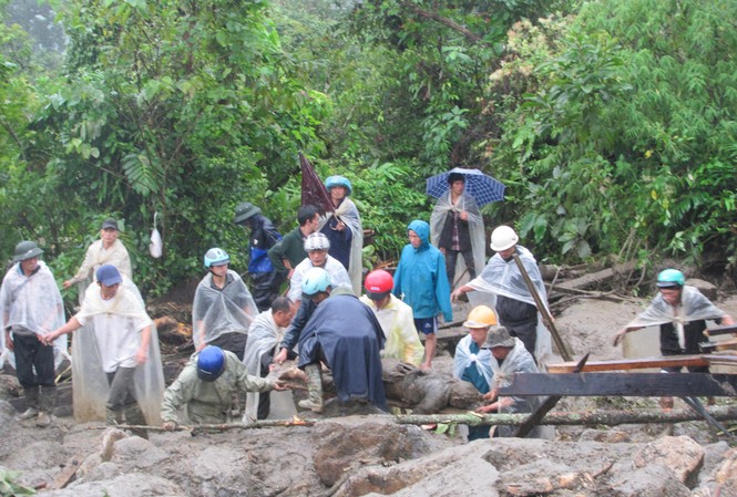 Lào Cai: Vỡ đập, 11 người chết và mất tích, 11 bị thương Lào Cai: Vỡ đập, 11 người chết và mất tích, 11 bị thương