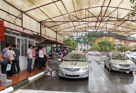 Thi lấy bằng lái xe mới: Thí sinh “sát hạch” giám khảo Thi lấy bằng lái xe mới: Thí sinh “sát hạch” giám khảo