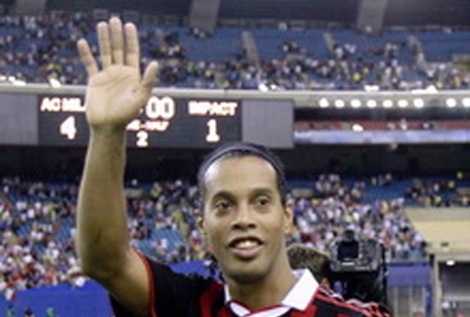 Ronaldinho giá 10 triệu euro? Ronaldinho - Ảnh Reuters