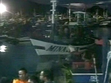 Chìm tàu ở Indonesia, 300 người mất tích Chìm tàu ở Indonesia, 300 người mất tích