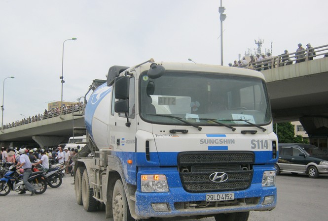 Xe bồn đâm xe máy, một người tử vong Xe bồn đâm xe máy, một người tử vong