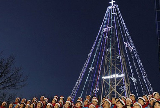 Hàn Quốc và Triều Tiên căng thẳng vì cây thông Noel Hàn Quốc và Triều Tiên căng thẳng vì cây thông Noel