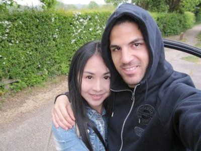 Fabregas tình tứ bên mỹ nữ Trung Hoa Fabregas tình tứ bên mỹ nữ Trung Hoa