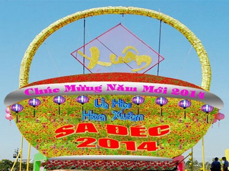 Làm giỏ hoa xuân lớn nhất nước Ảnh: Thanh Hải