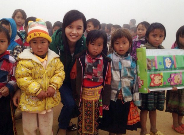 Cô giáo đi hàng trăm km mang quà tặng học sinh ngày 20/11 Cô giáo đi hàng trăm km mang quà tặng học sinh ngày 20/11