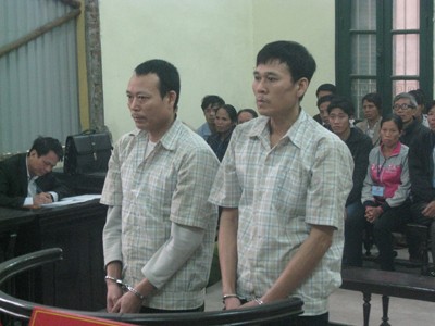 Bênh con, gây án mạng Bênh con, gây án mạng