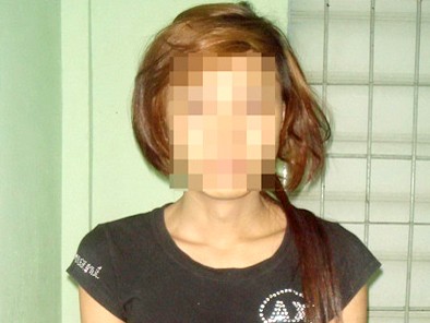 Khoét giường trộm đồ khách tới 'mây mưa' Khoét giường trộm đồ khách tới 'mây mưa'