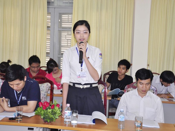 Tâm thư gửi đại hội Đoàn toàn quốc Bạn trẻ góp ý cho Đoàn tại một diễn đàn thanh niên Ảnh: CTV