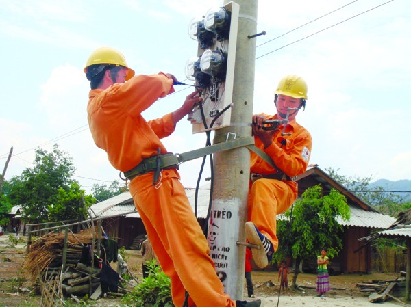 Không để EVN tăng giá tùy tiện Bộ máy cồng kềnh của EVN là một trong những nguyên nhân quan trọng khiến chi phí giá thành điện của Việt Nam cao Ảnh: Hồng Vĩnh