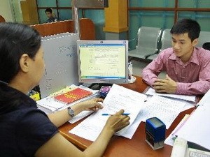 Hơn một triệu người phải nộp thuế thu nhập Hoạt động nghiệp vụ tại Bộ phận tiếp nhận, cung ứng các dịch vụ về thuế, Cục Thuế Hà Nội.