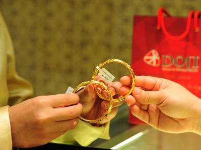 Chênh lệch giá vàng nội, ngoại còn 3,1 triệu đồng Chênh lệch giá vàng nội, ngoại còn 3,1 triệu đồng