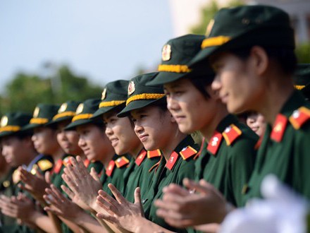 Bóng hồng 'thép' trong quân đội Việt Nam Bóng hồng 'thép' trong quân đội Việt Nam