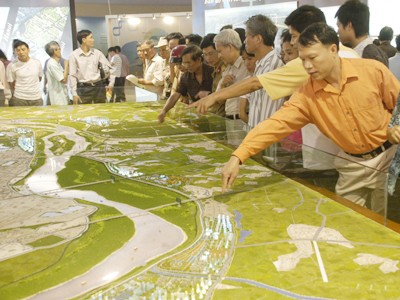 Giảm mật độ cao ốc Triển lãm Quy hoạch cơ bản phát triển khu vực sông Hồng đoạn qua Hà Nội giai đoạn 2 Ảnh: Phạm Yên