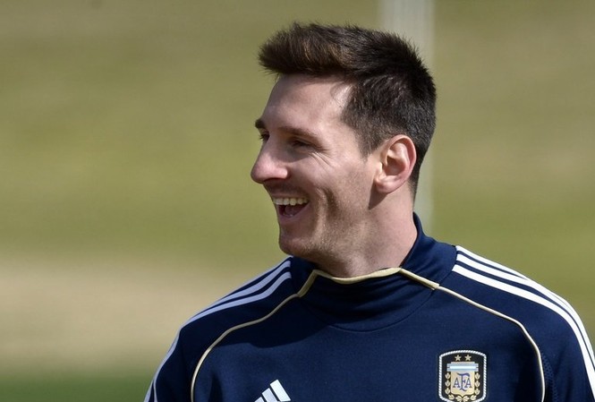 Messi nộp lại 5 triệu euro tiền thuế Messi nộp lại 5 triệu euro tiền thuế