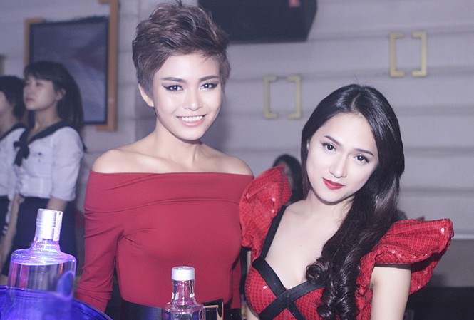 Mâu Thanh Thủy 'dìm hàng' nhan sắc Hương Giang Idol Mâu Thanh Thủy 'dìm hàng' nhan sắc Hương Giang Idol