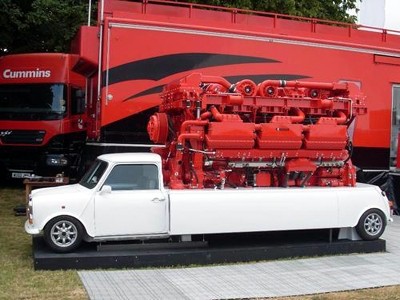 Mini cổ được trang bị động cơ … xe tải hạng nặng Mini cổ được trang bị động cơ … xe tải hạng nặng