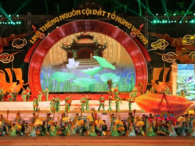 Làm du lịch, xây nông thôn, tuyển người tài, chỉnh công chức Làm du lịch, xây nông thôn, tuyển người tài, chỉnh công chức
