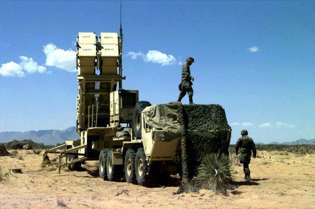Mỹ đưa F-16, Patriot tới sát biên giới Syria Mỹ đưa F-16, Patriot tới sát biên giới Syria