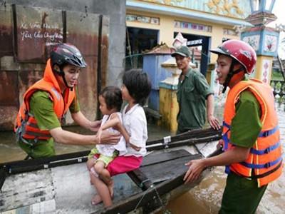 Vì nhân dân phục vụ và hướng về người nghèo Vì nhân dân phục vụ và hướng về người nghèo
