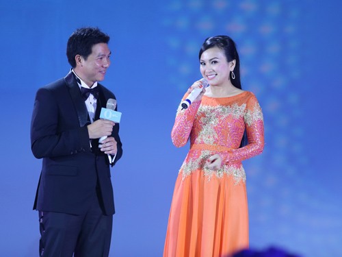 Em gái 'đại gia' của Cẩm Ly chơi trội tặng 3 tỷ từ thiện Em gái 'đại gia' của Cẩm Ly chơi trội tặng 3 tỷ từ thiện