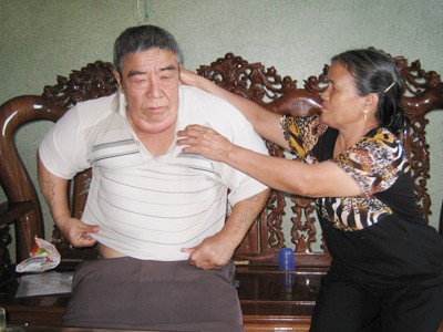 Ông cựu binh mặc váy Ông cựu binh mặc váy