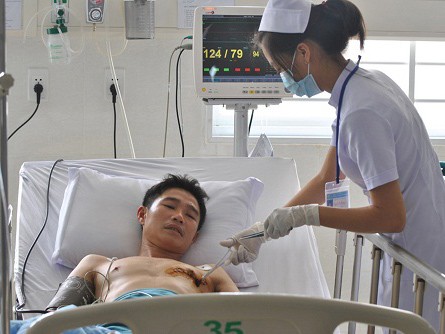 Cứu sống bệnh nhân tự đâm thủng tim Chăm sóc Thái sau phẫu thuật