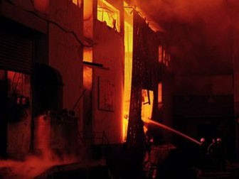 Cháy nhà máy, hơn 100 người chết Cháy nhà máy, hơn 100 người chết