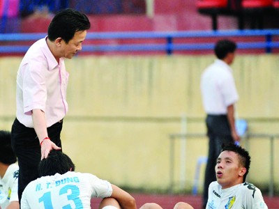 Bầu Hiển thoái vốn khỏi Hà Nội T&T và SHB Đà Nẵng Bầu Hiển thoái vốn khỏi Hà Nội T&T và SHB Đà Nẵng