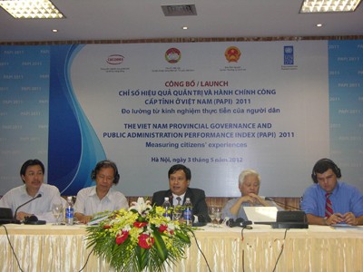Phong bì 'bôi trơn': Phổ biến Họp báo công bố PAPI 2011
