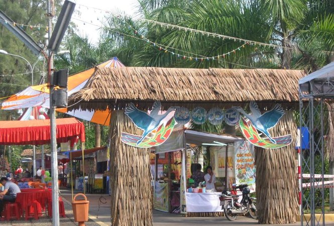 Bắt đầu các hoạt động ở Festival đua ghe Ngo Bắt đầu các hoạt động ở Festival đua ghe Ngo