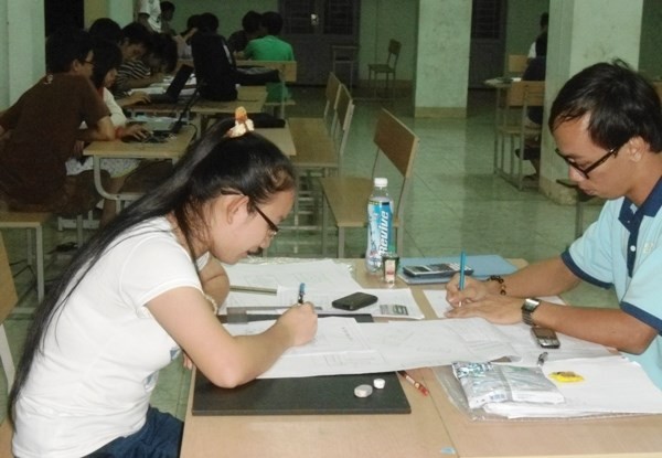 Ngày thi cận kề, sinh viên gia sức ‘cày’ đêm Ngày thi cận kề, sinh viên gia sức ‘cày’ đêm