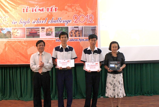 Học sinh THPT thi đấu lập trình với phần mềm Alice Học sinh THPT thi đấu lập trình với phần mềm Alice