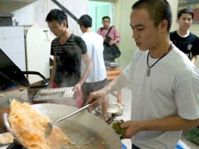 Quán cơm giá rẻ của 7 chàng trai Hà Nội Quán cơm giá rẻ của 7 chàng trai Hà Nội