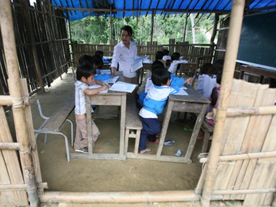 Thêm 2 ngôi trường Đèn Đom Đóm được khởi công Chú thích ảnh: Trường Trà Xinh (huyện Tây Trà, tỉnh Quảng Ngãi) trước khi được xây dựng