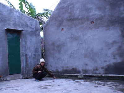 Sửa nhà, đổ tường đè chết con hàng xóm Sửa nhà, đổ tường đè chết con hàng xóm