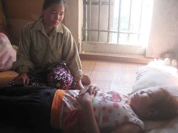 Góa bụa nuôi con bệnh hiểm nghèo Góa bụa nuôi con bệnh hiểm nghèo