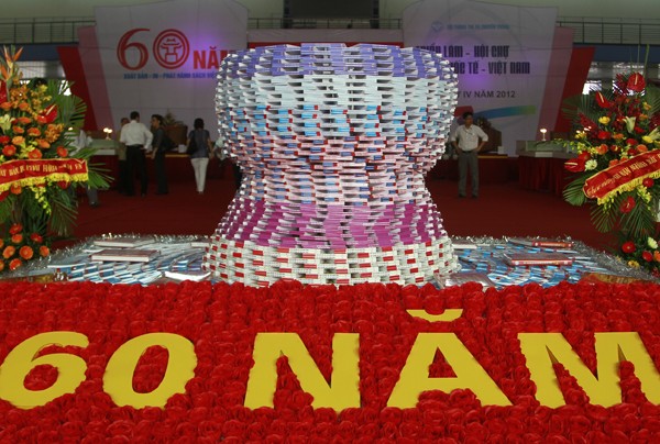 Những công trình độc đáo xếp từ sách Những công trình độc đáo xếp từ sách