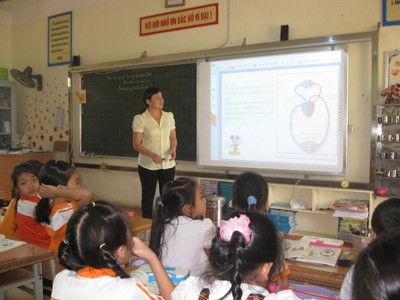 Rộ mua sắm thiết bị từ tiền phụ huynh Rộ mua sắm thiết bị từ tiền phụ huynh