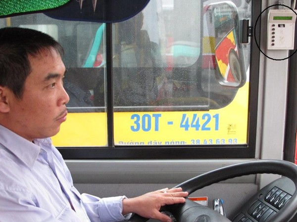 Lắp 'hộp đen' giám sát xe buýt Lắp 'hộp đen' giám sát xe buýt