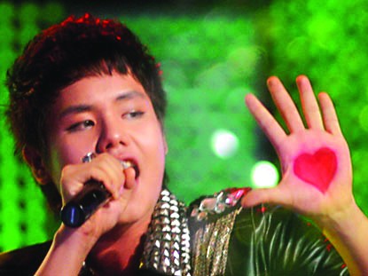 Đức Anh và bê bối tại Vietnam Idol Đức Anh biểu diễn tại Việt Nam Idol. Ảnh: Vietnamidol.com