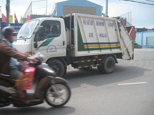 Nhập xe tiền tỉ để... ép rác Nhập xe tiền tỉ để... ép rác